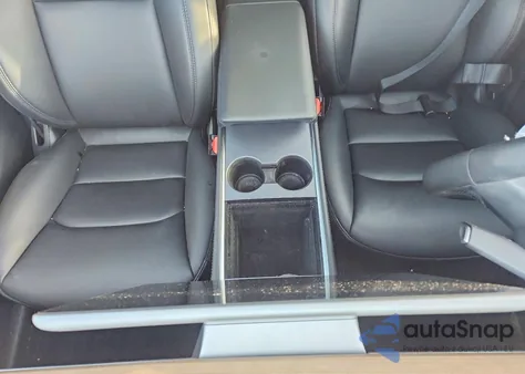 2025 Tesla Model Y z USA, uszkodzony, nr VIN 7SAYGDEE6SA353471